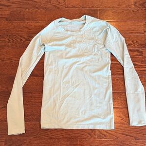 Women’s lululemon long sleeve icy blue size 6